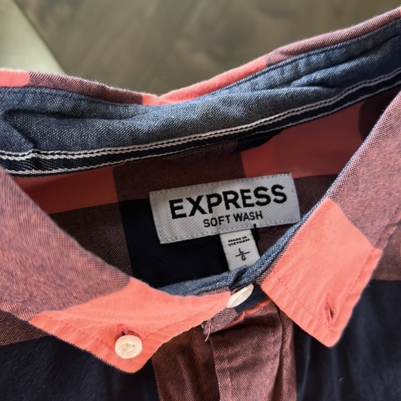 Express button down - Picture 2 of 3
